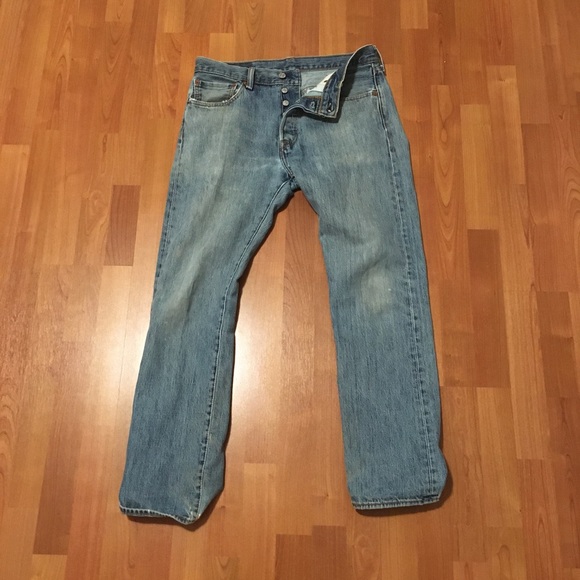 VINTAGE LEVIS!! - Picture 4 of 6